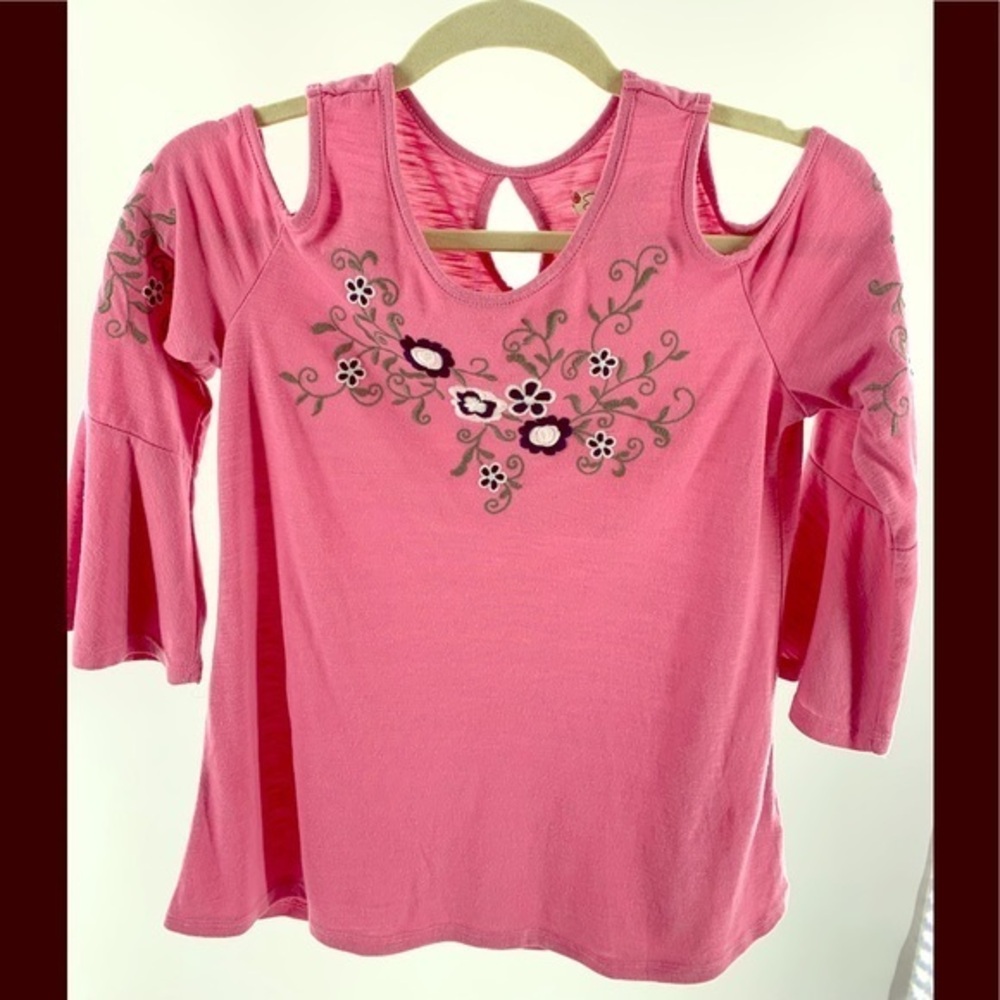 Speechless open shoulder flutter sleeve Top